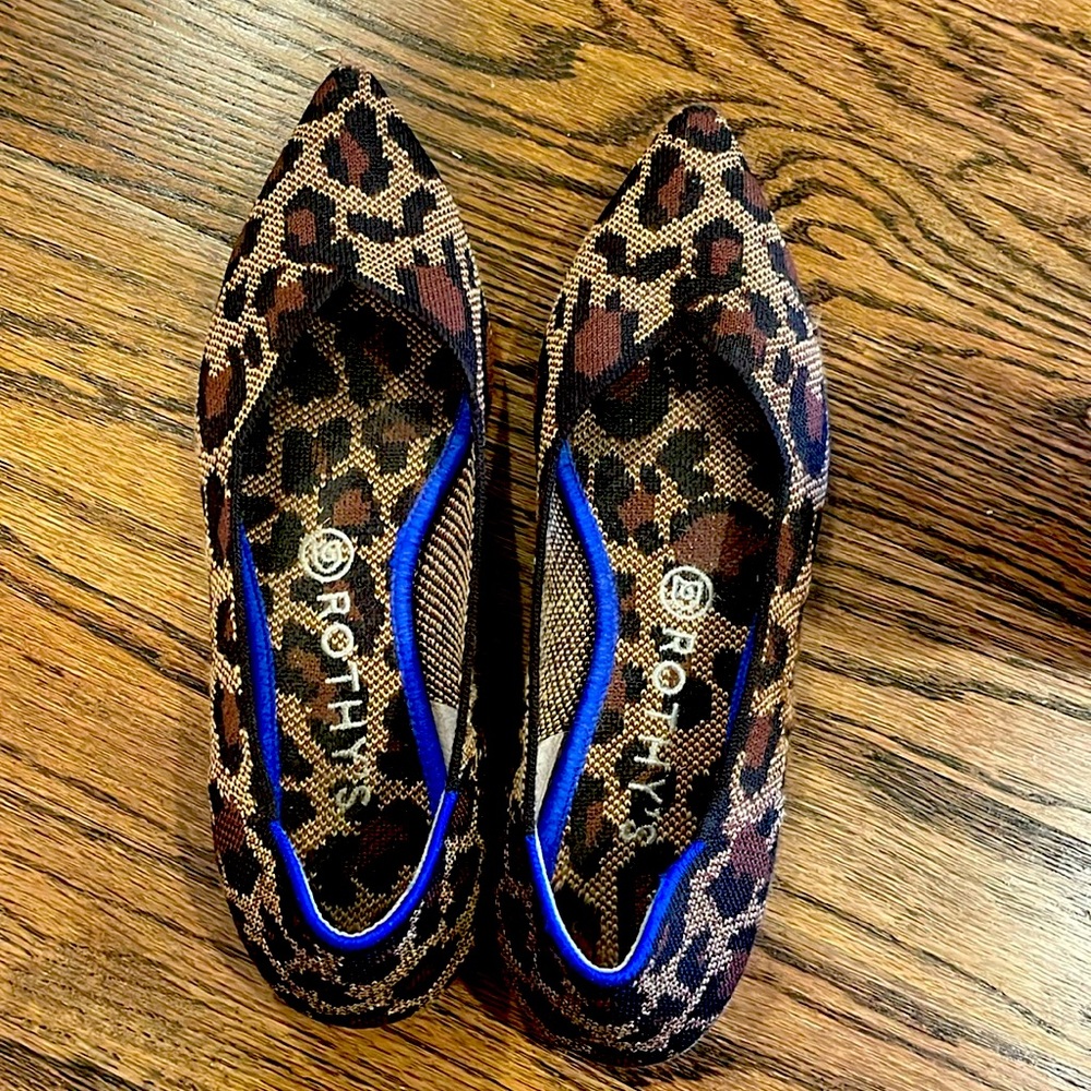 Rothy’s The Point in cat print size 8.5